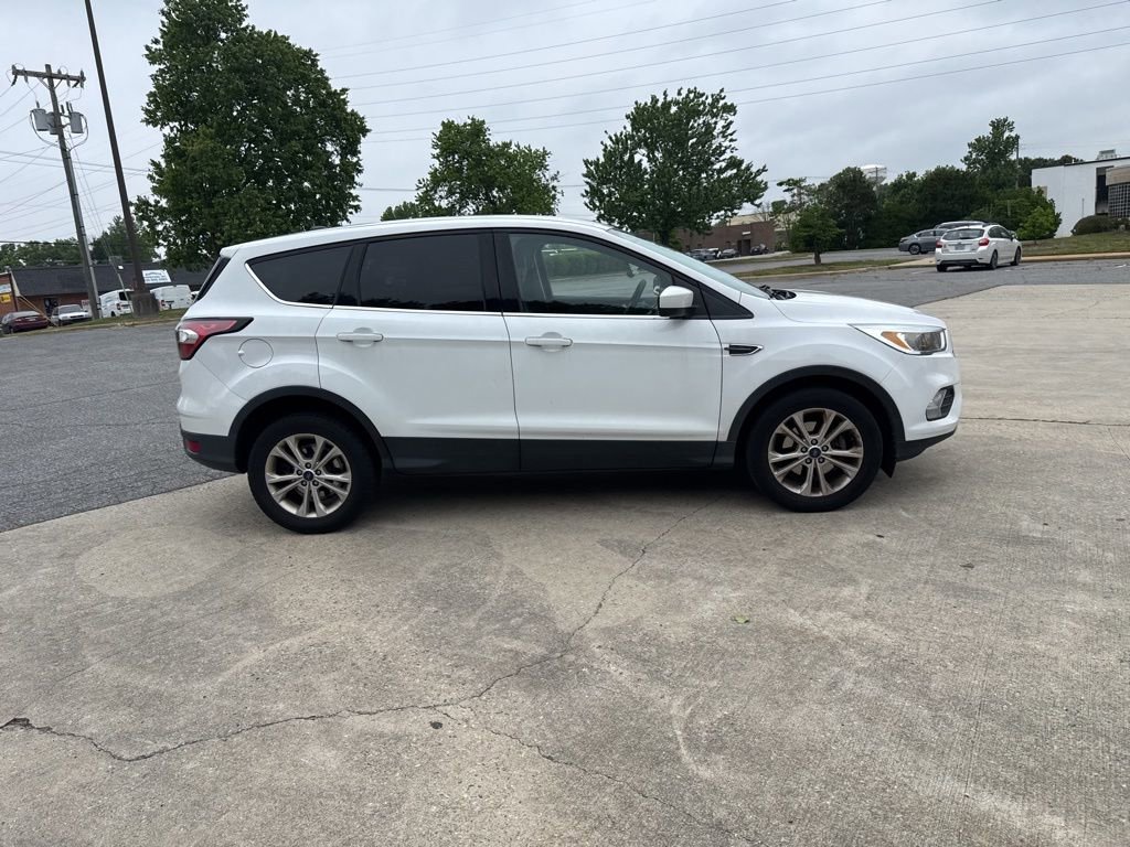 Used 2017 Ford Escape SE FWD image 5