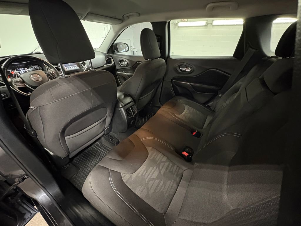 Used 2019 Jeep Cherokee Latitude w/ Cold Weather Group image 27