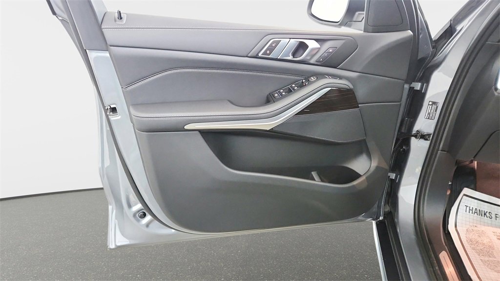 Used 2024 BMW X5 xDrive40i w/ Parking Assistance Package image 26