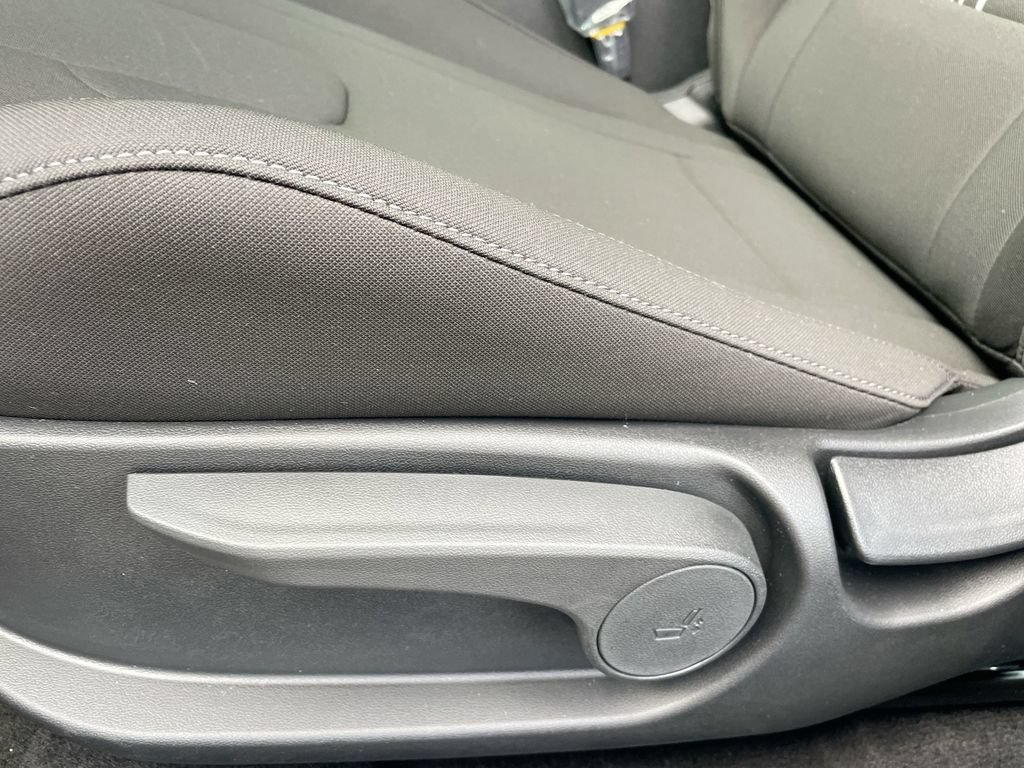 Used 2025 Hyundai Elantra Sport FWD image 39