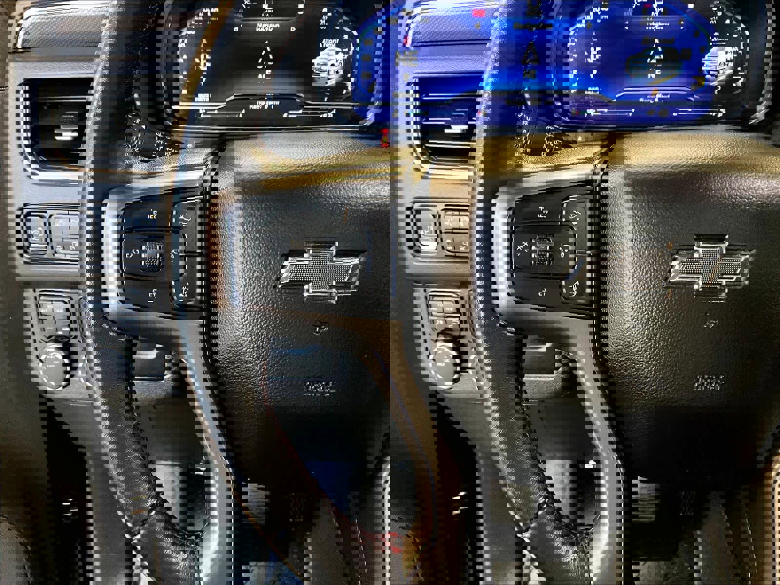 Used 2022 Chevrolet Suburban RST w/ Luxury Package image 24