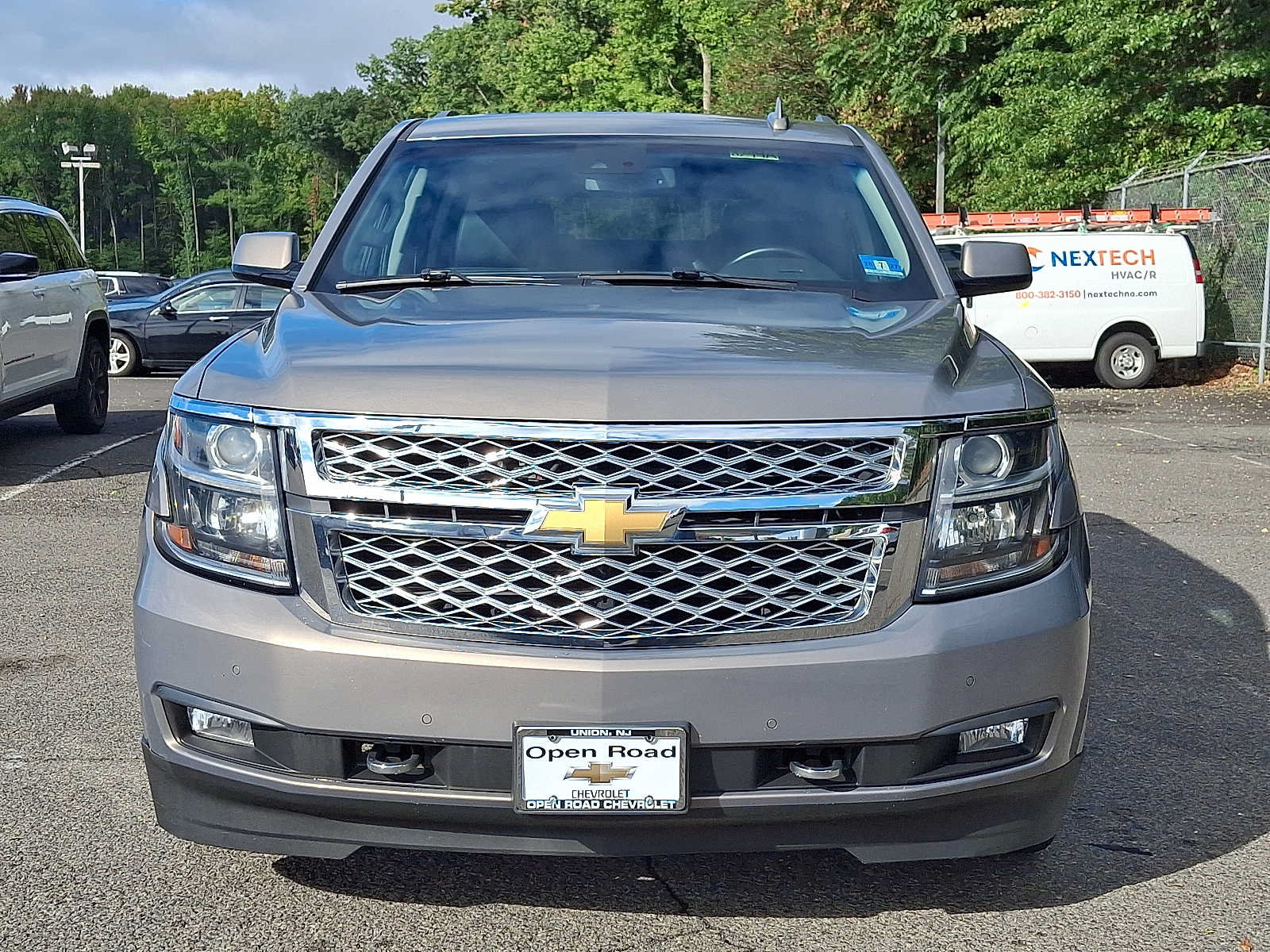 Used 2018 Chevrolet Tahoe LT w/ LT Signature Package AWD/4WD image 2