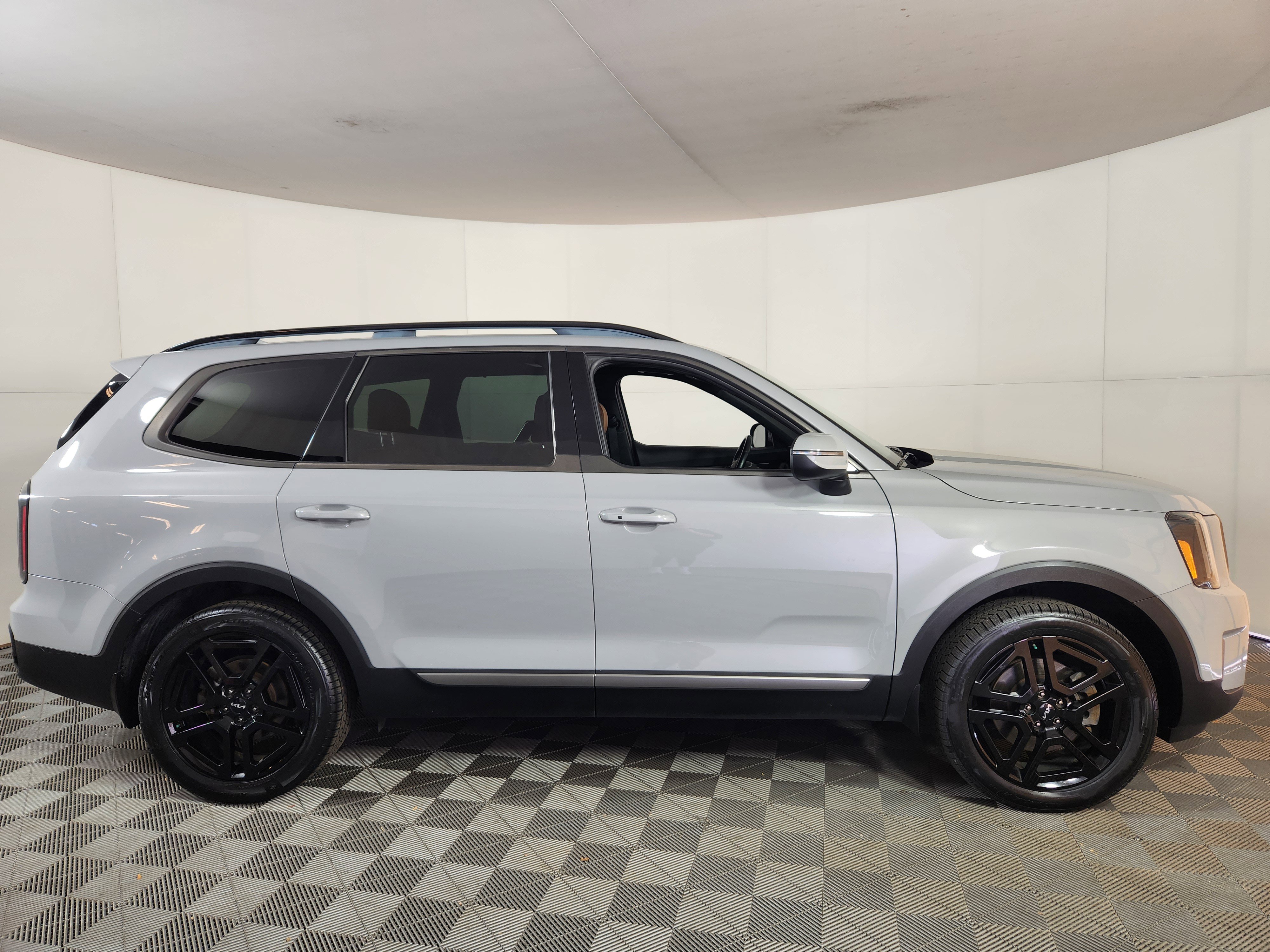 Used 2023 Kia Telluride EX X-Line image 8