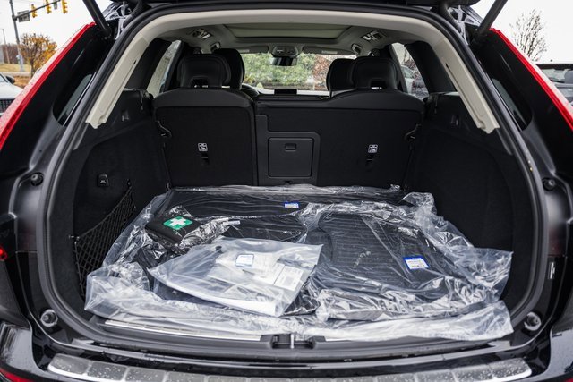 New 2026 Volvo XC60 B5 Ultra w/ Protection Package Premier image 9