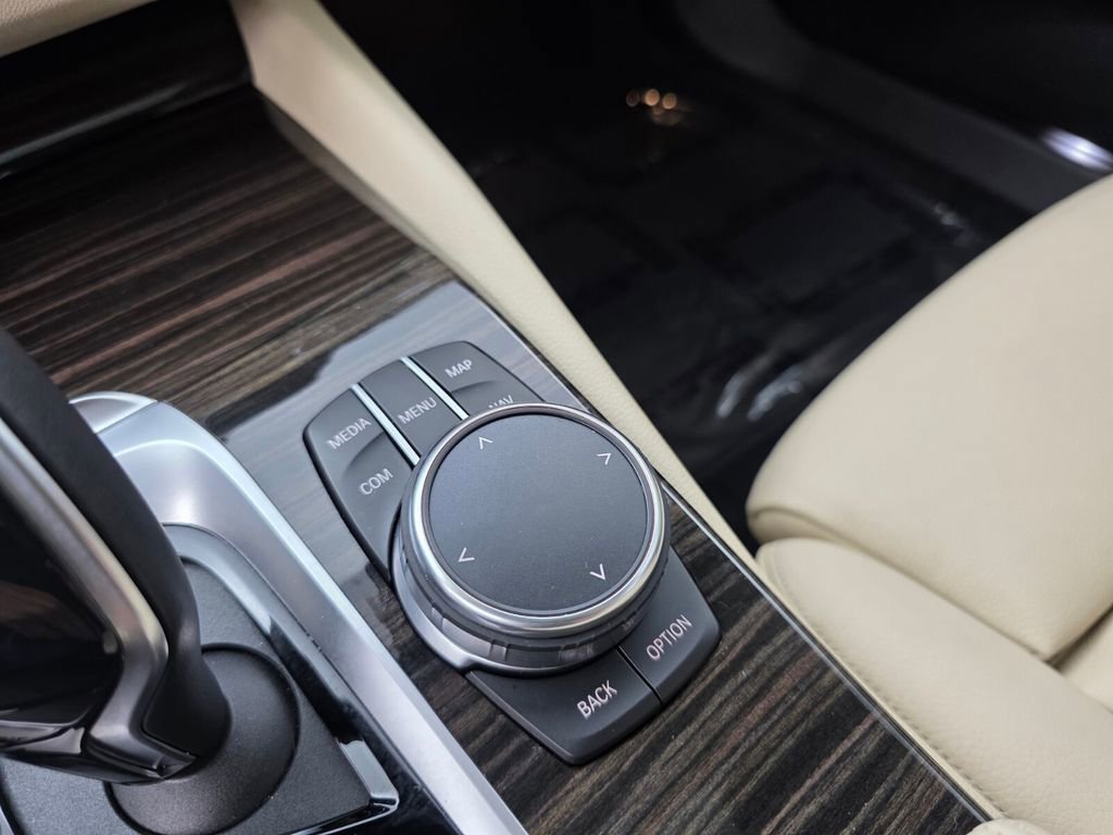 Used 2019 BMW 530i w/ Convenience Package RWD image 25