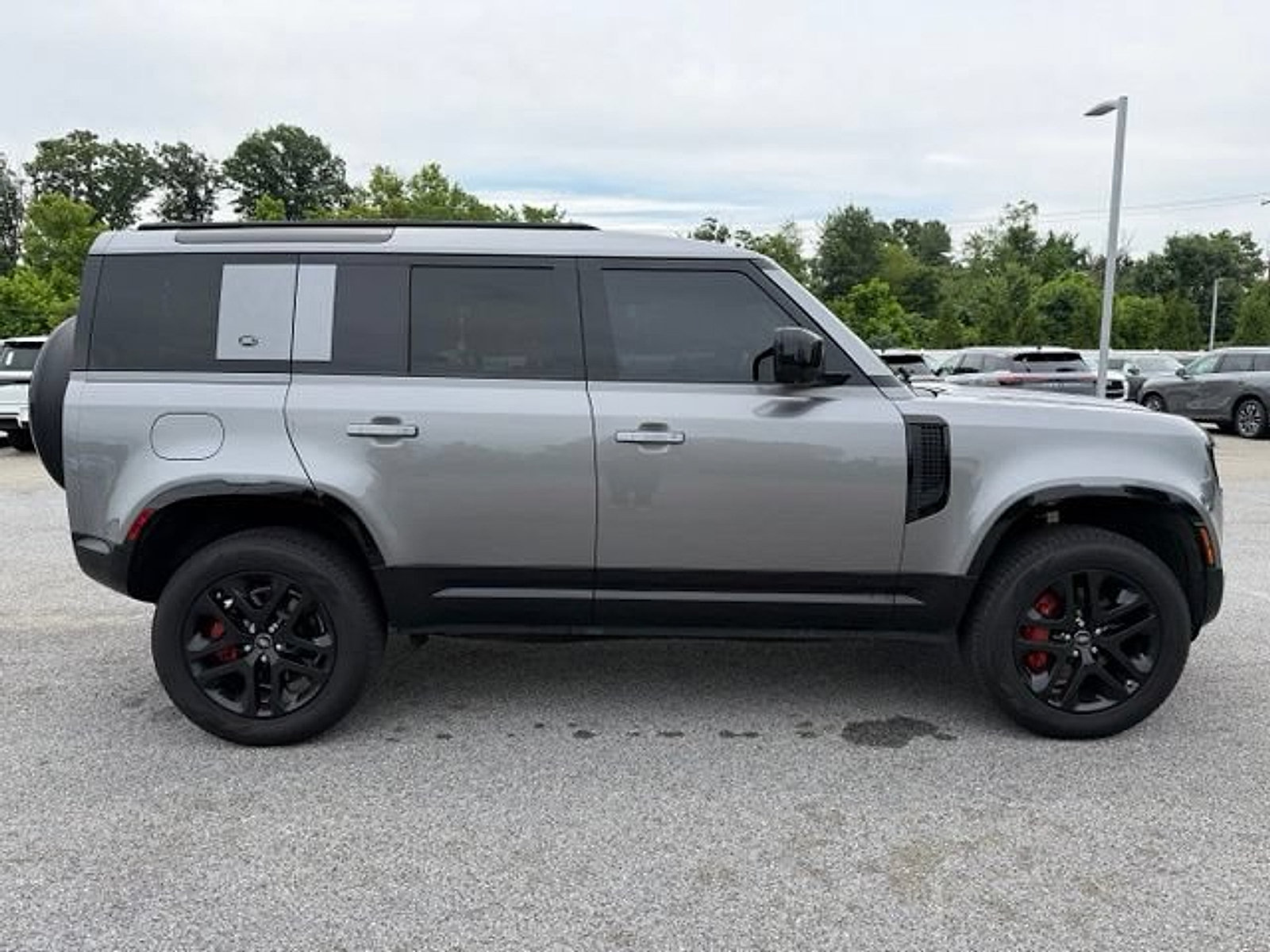 Used 2023 Land Rover Defender 110 X-Dynamic SE AWD/4WD image 8