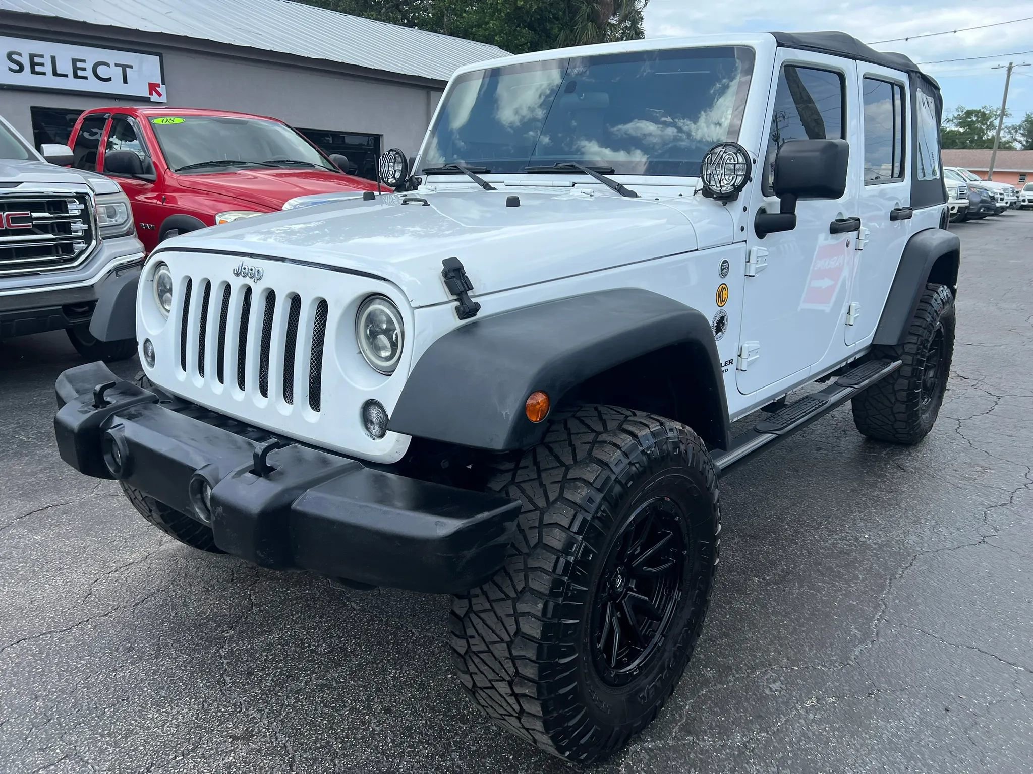 Used 2014 Jeep Wrangler Unlimited Sport w/ Connectivity Group AWD/4WD image 2