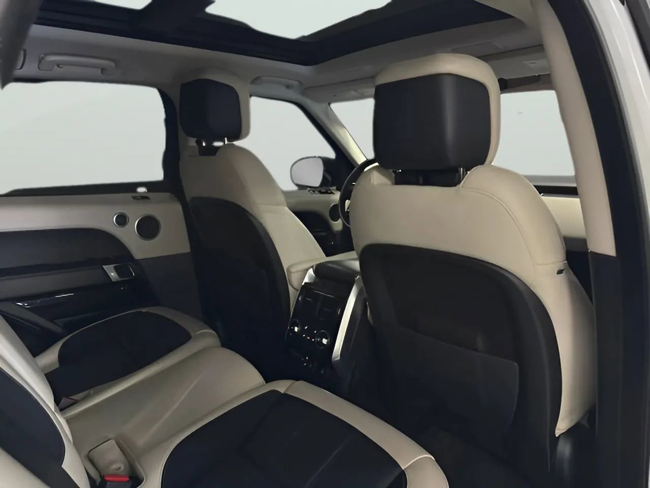 Used 2019 Land Rover Range Rover Sport HST AWD/4WD image 17