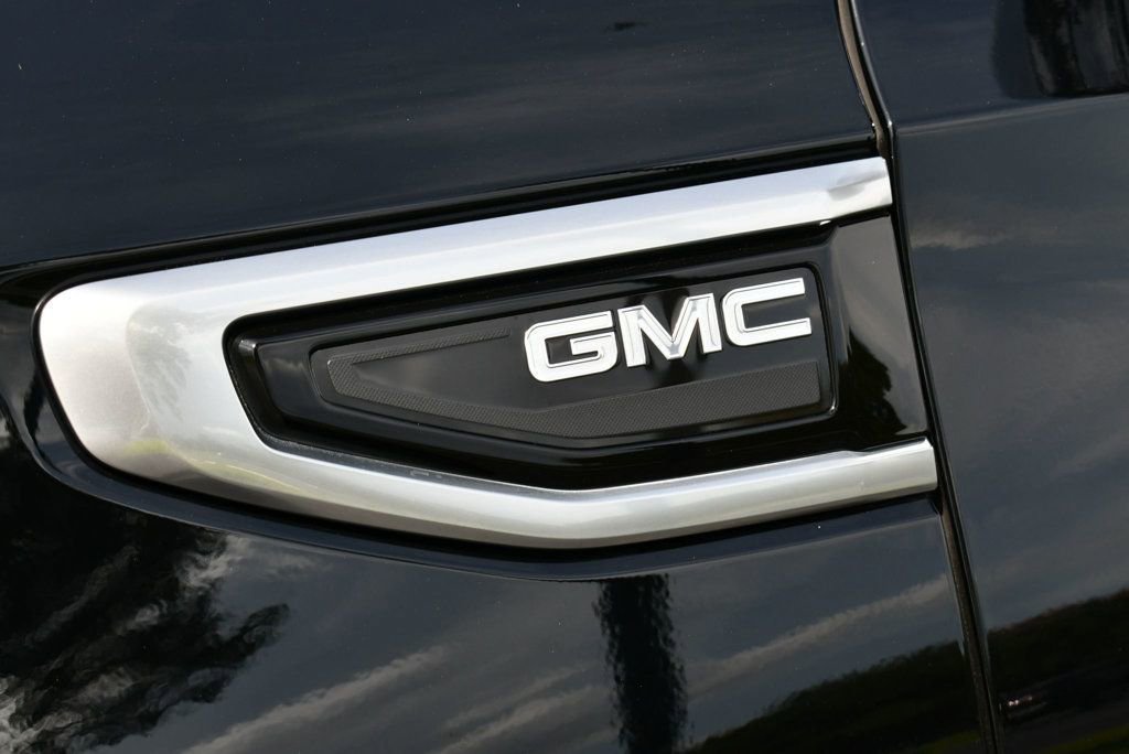 Used 2021 GMC Yukon Denali w/ Denali Premium Package image 13