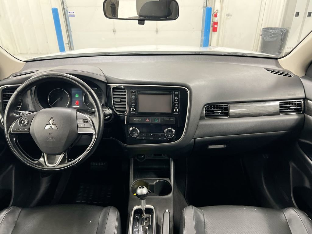 Used 2016 Mitsubishi Outlander SE AWD/4WD image 10