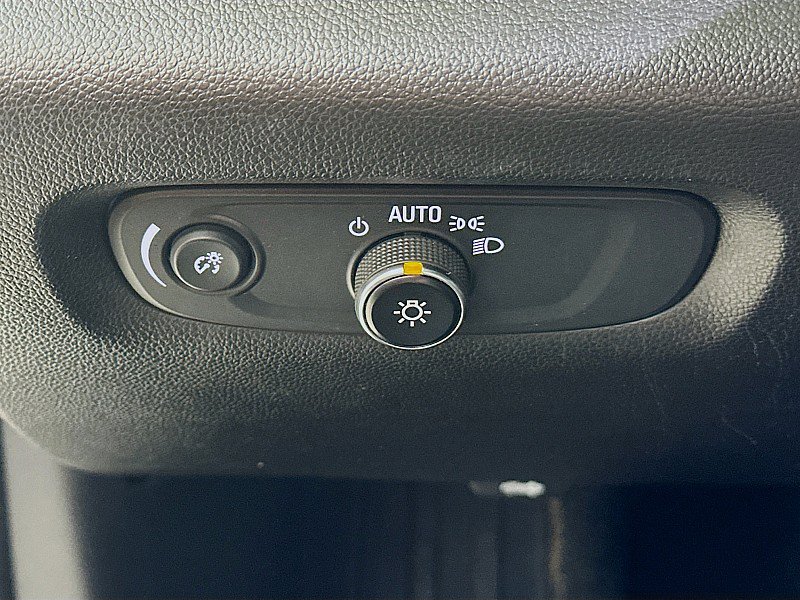 Used 2021 Chevrolet Traverse LS AWD/4WD image 10