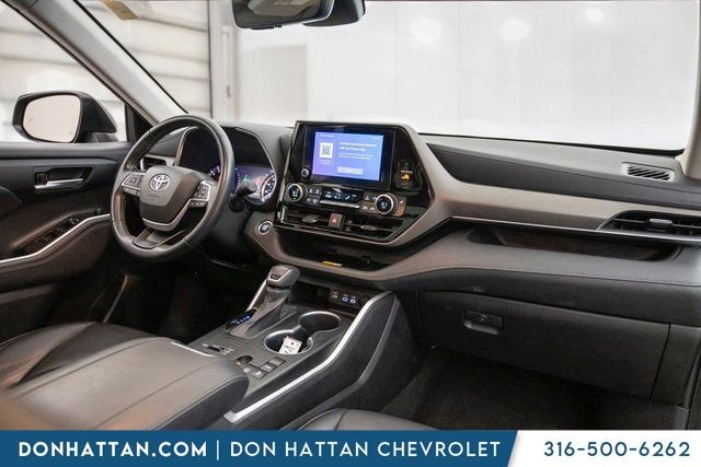 Used 2023 Toyota Highlander XLE image 32