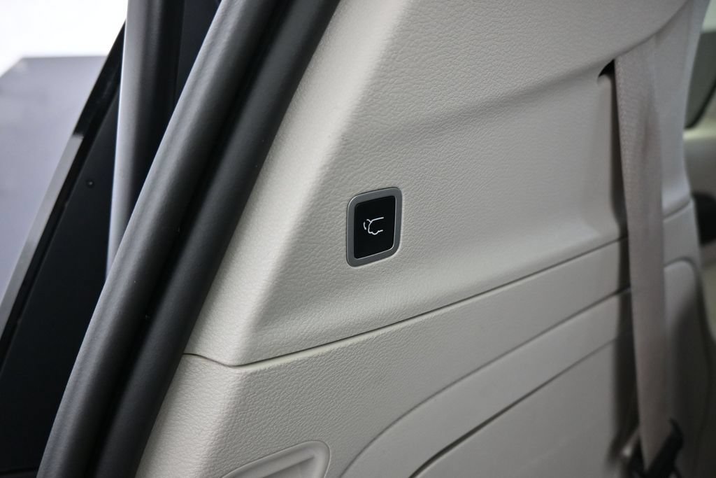 Used 2022 Chrysler Pacifica Touring-L FWD image 44