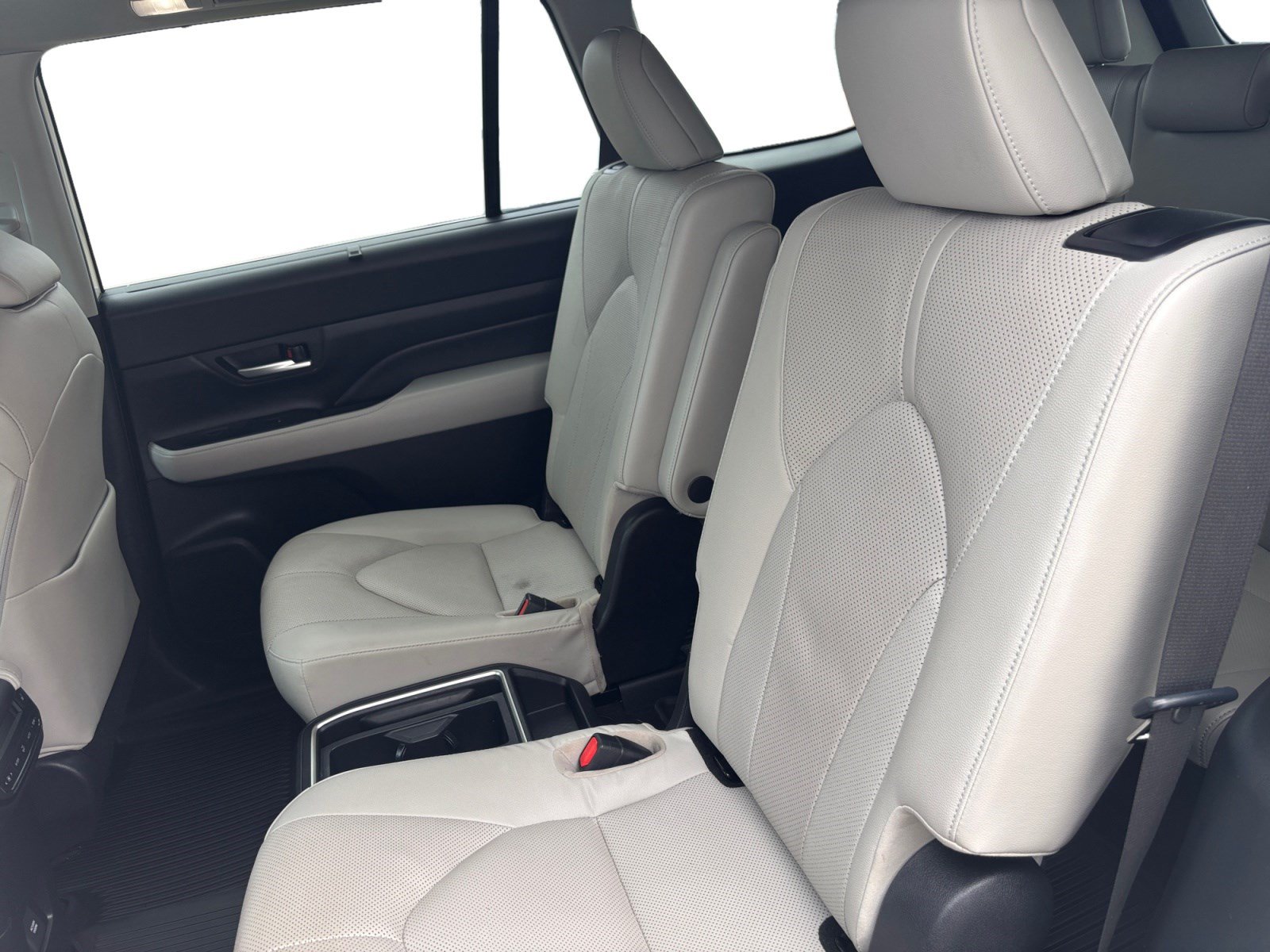 Used 2024 Toyota Grand Highlander AWD Hybrid image 13