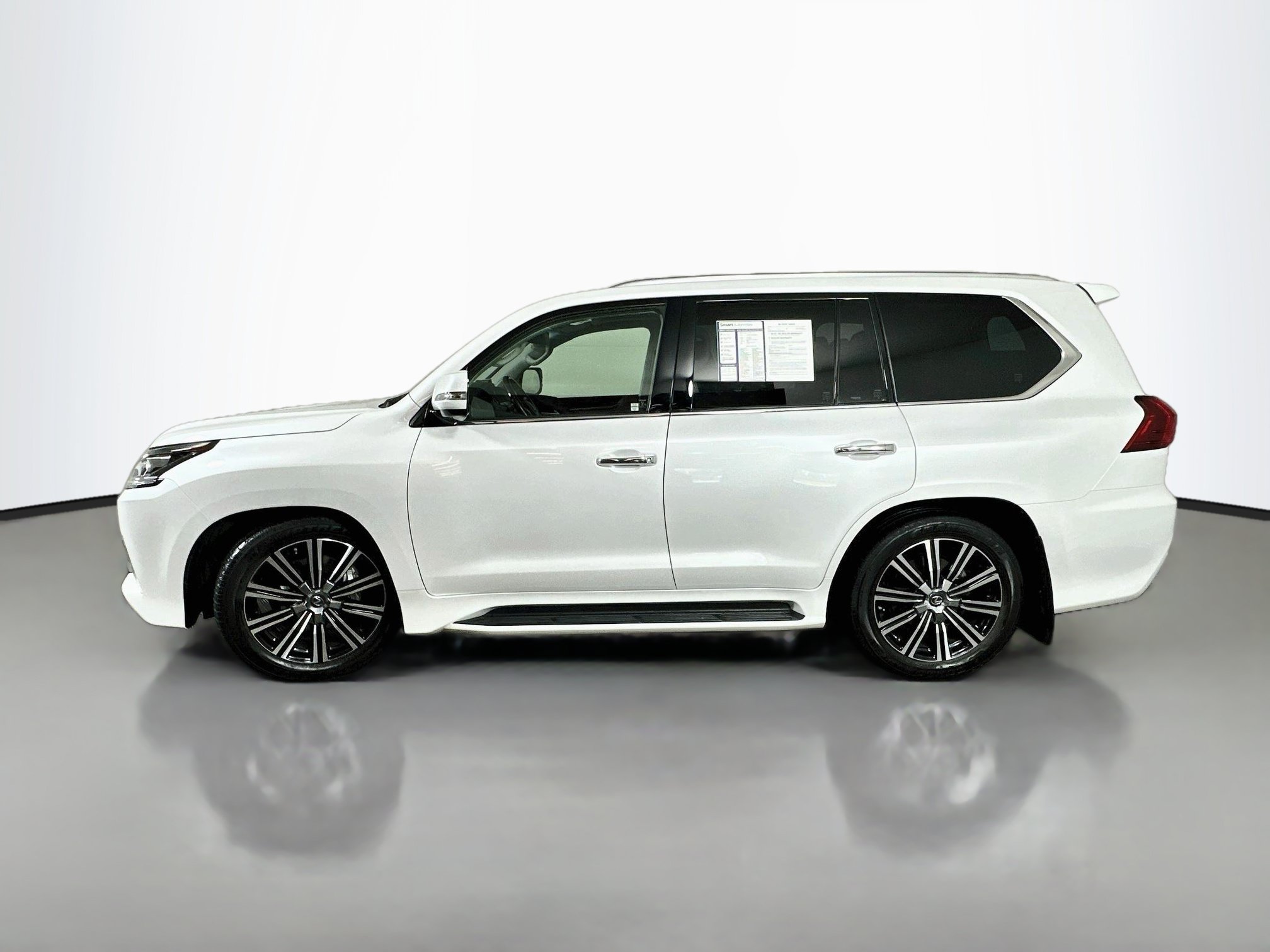 Used 2020 Lexus LX 570 4WD w/ Luxury Package image 4