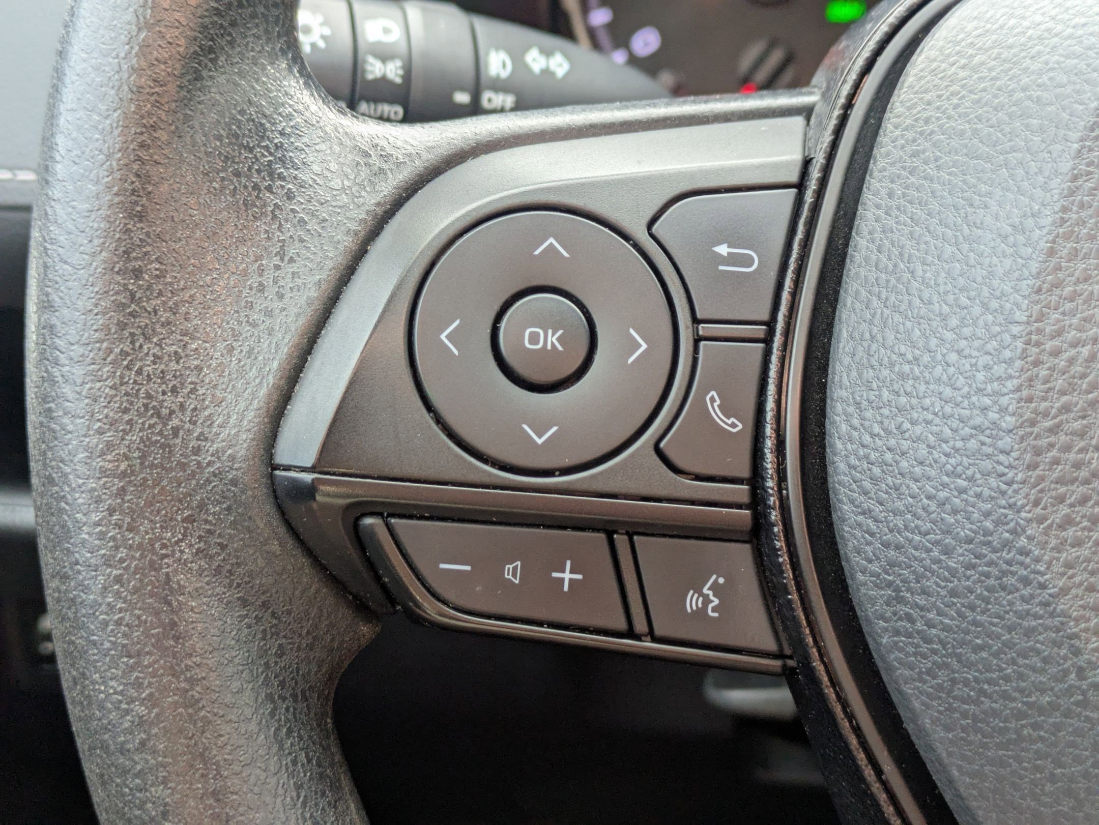 Used 2021 Toyota RAV4 XLE w/ Carpet Mat Package (TMS) image 17