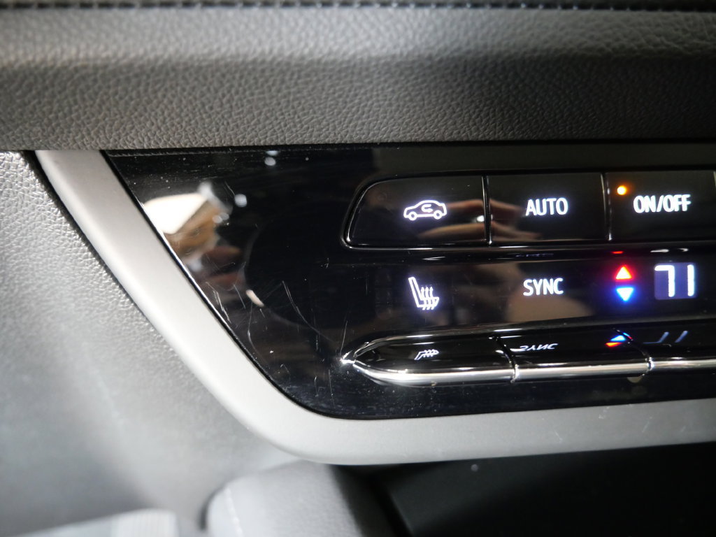 Used 2023 Buick Envision Essence FWD image 31