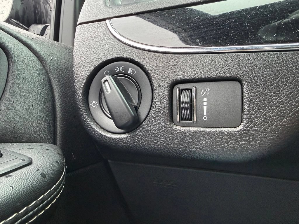 Used 2017 Dodge Grand Caravan SE FWD image 38
