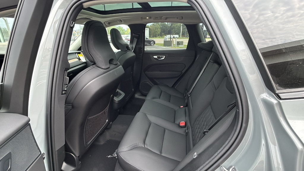 New 2027 Volvo XC60 B5 Plus AWD/4WD image 9