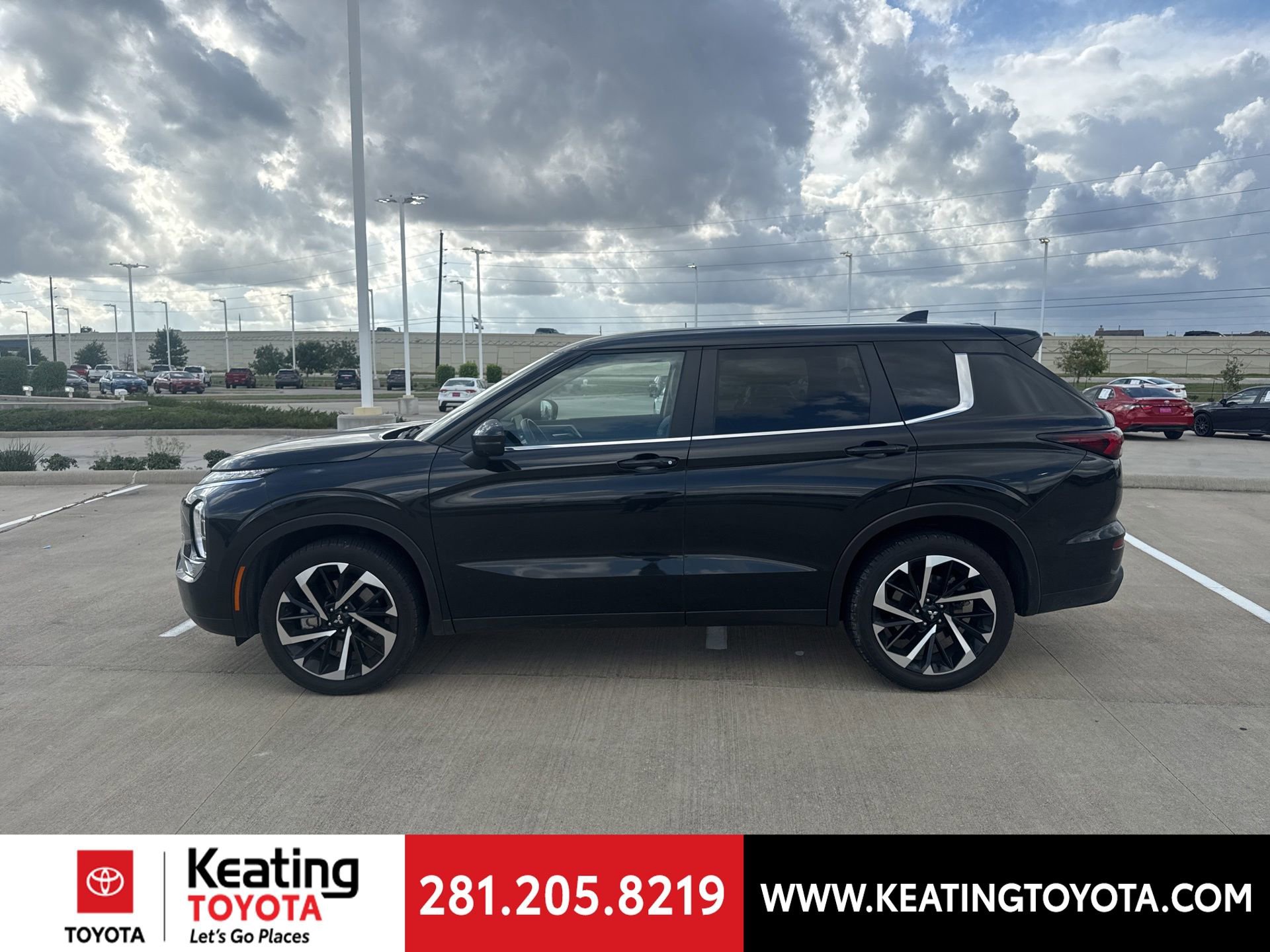 Used 2024 Mitsubishi Outlander SE Black Edition image 6