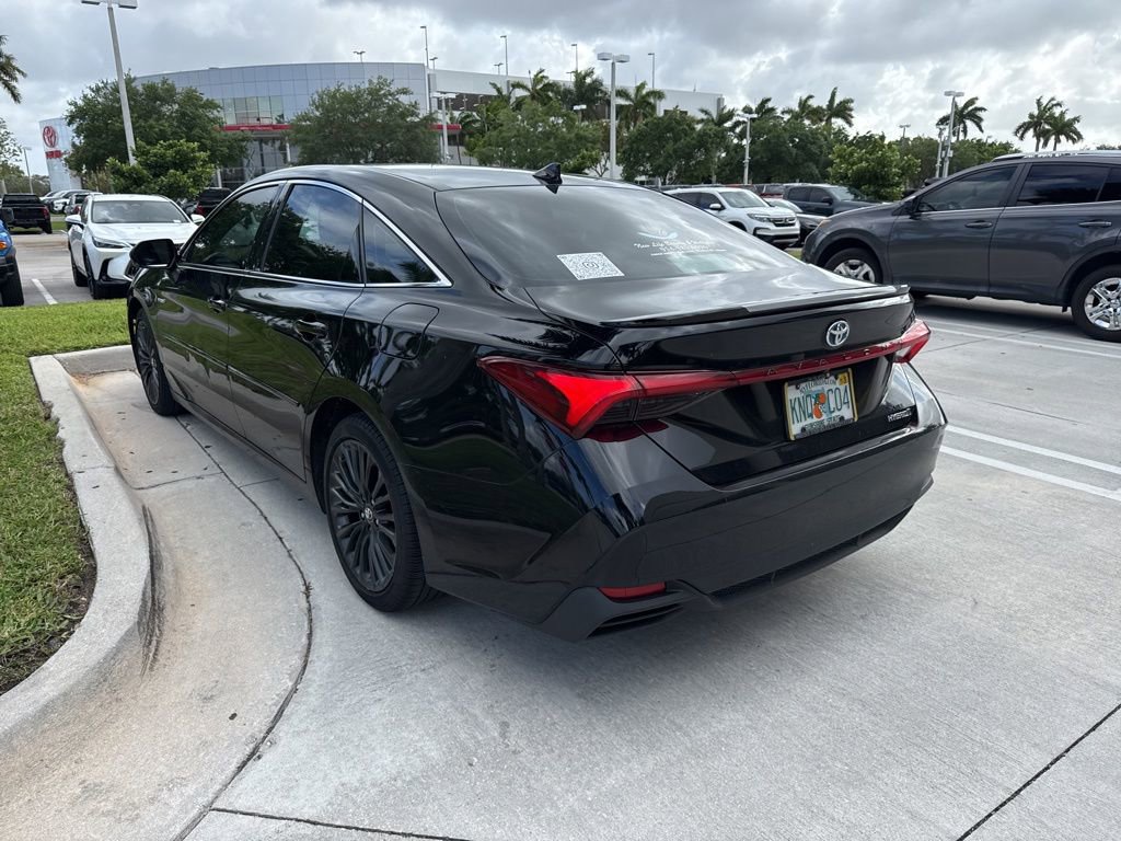 Used 2019 Toyota Avalon XSE image 9