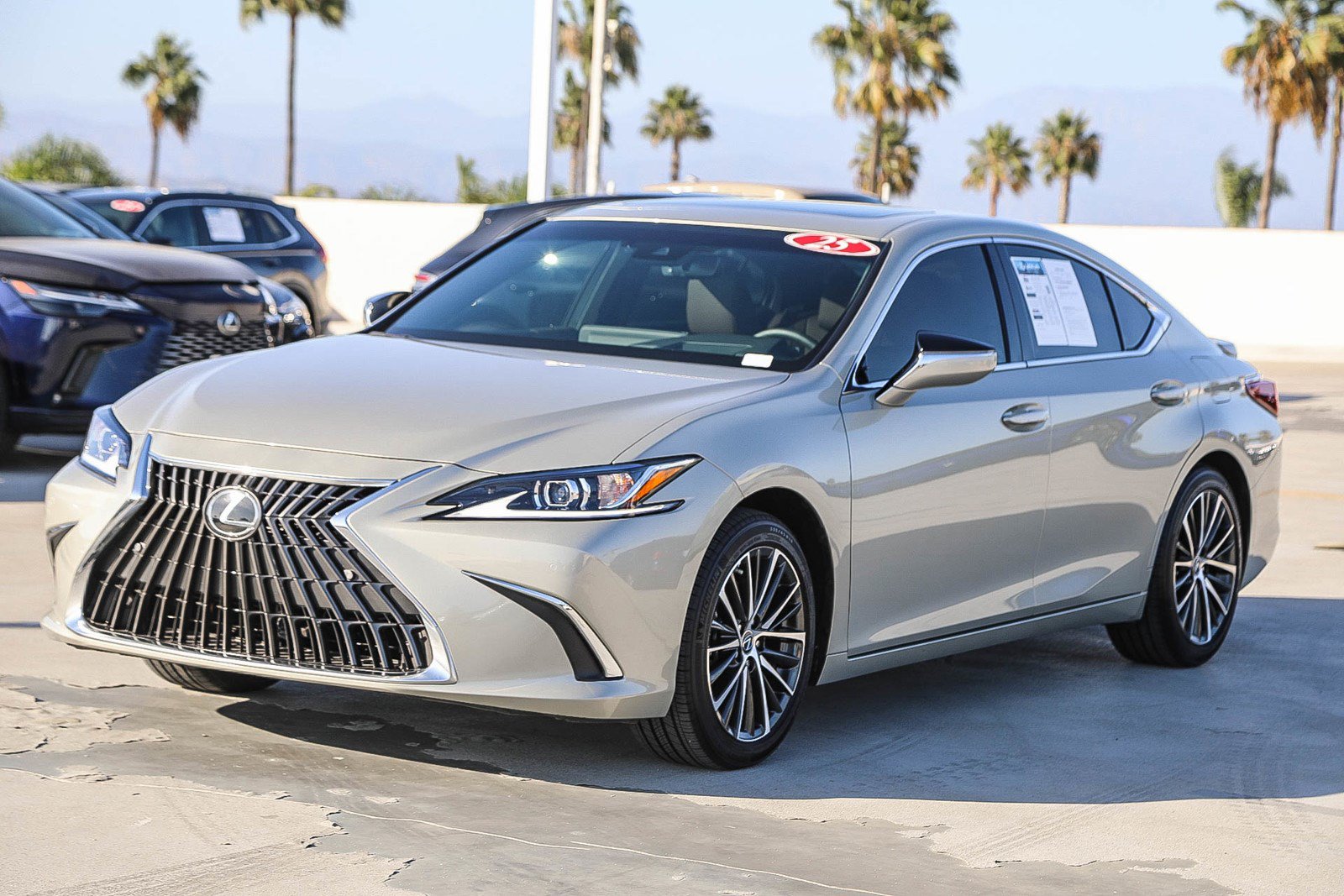 Used 2025 Lexus ES 300h w/ Premium Package FWD image 3