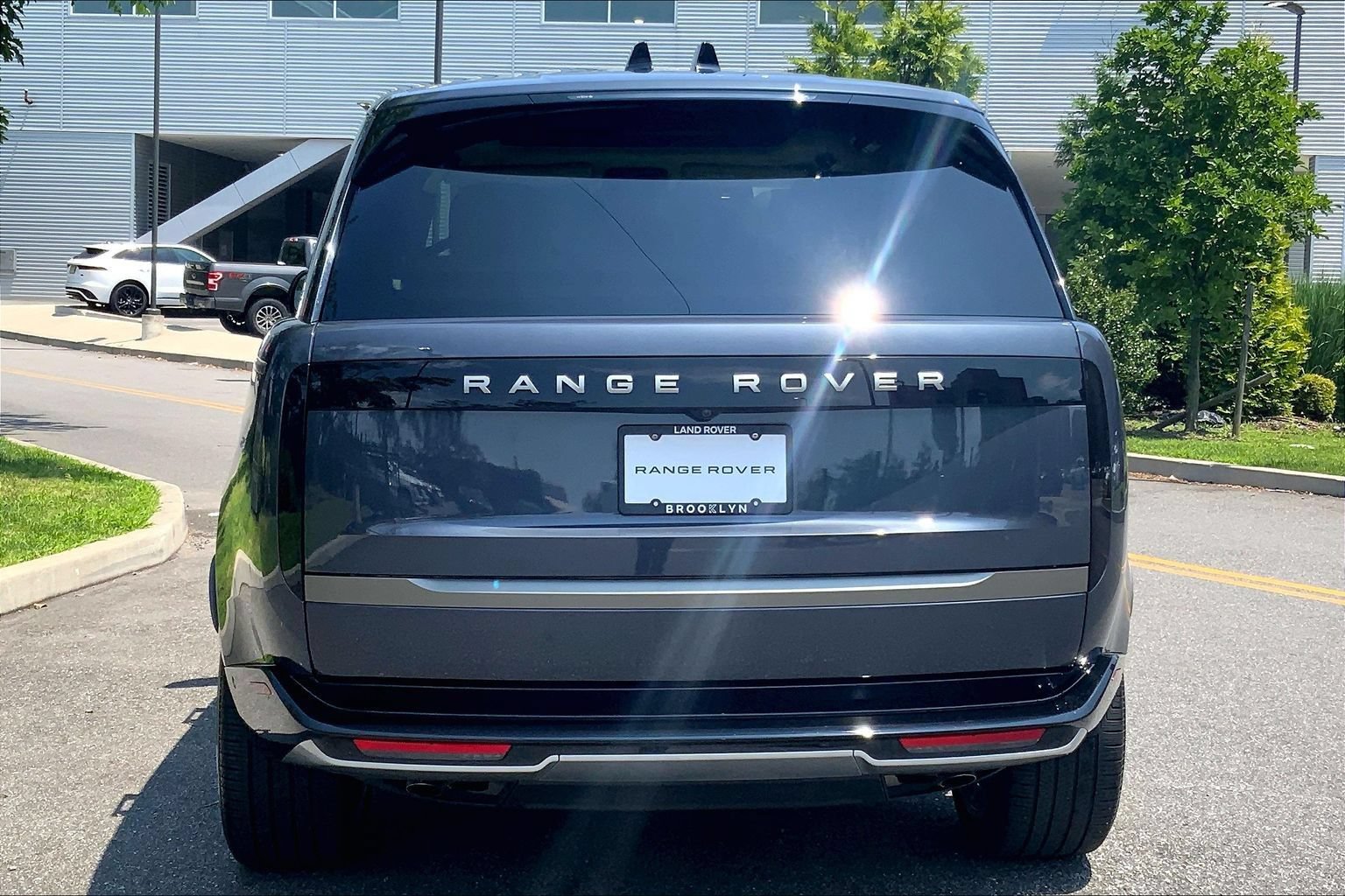 Certified 2025 Land Rover Range Rover SE AWD/4WD image 4
