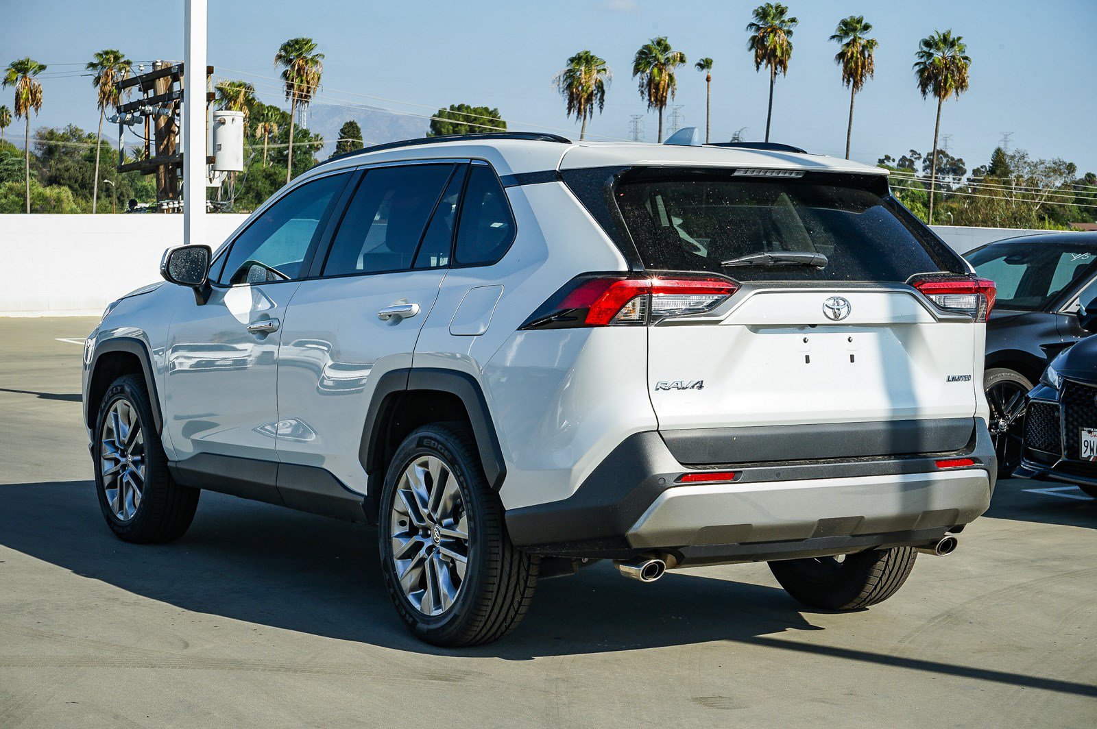 Used 2025 Toyota RAV4 Limited w/ Advanced Technology Package FWD image 5