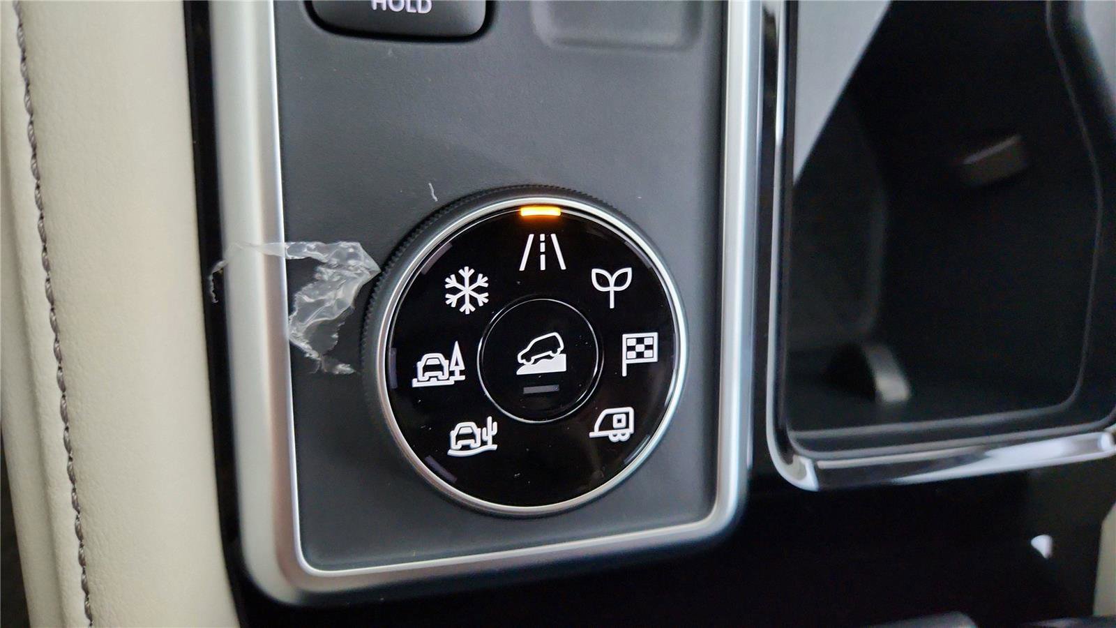 Used 2025 Nissan Pathfinder SL w/ Black Appearance Package image 31