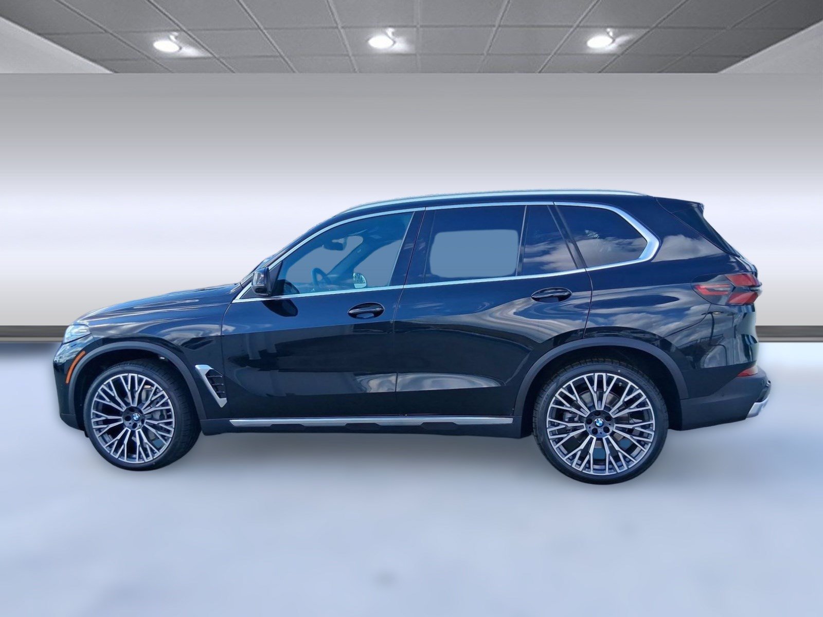 Used 2026 BMW X5 xDrive40i w/ Executive Package AWD/4WD image 2