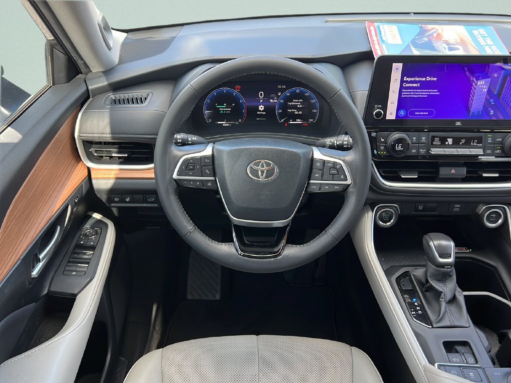 Used 2025 Toyota Grand Highlander AWD image 12