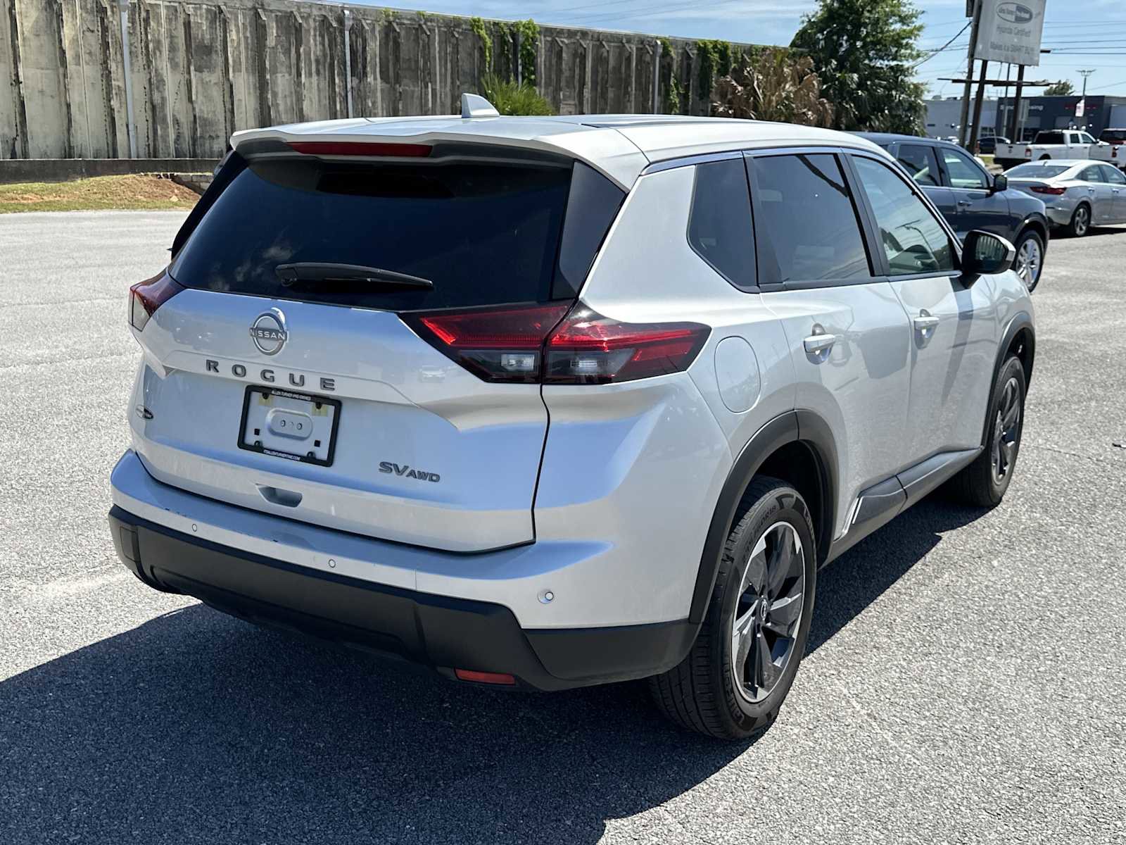 Used 2024 Nissan Rogue SV AWD/4WD image 8