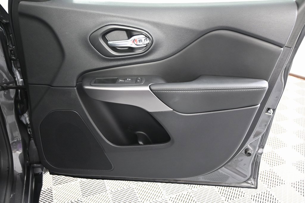 Used 2022 Jeep Cherokee Limited image 12