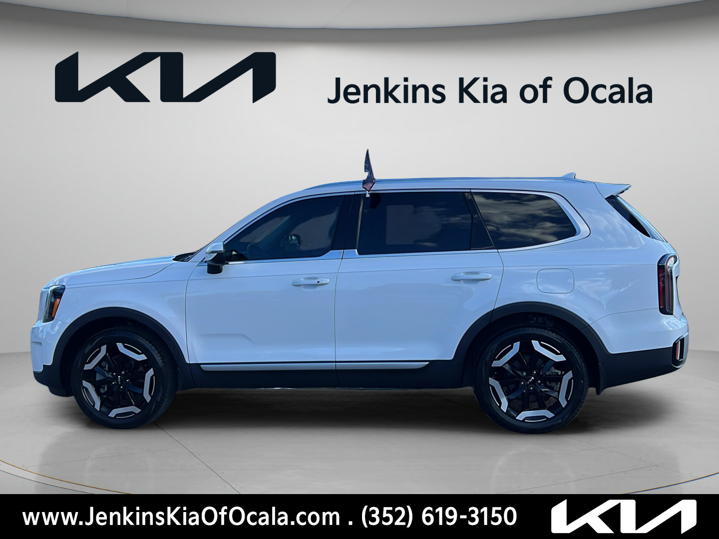 Certified 2023 Kia Telluride EX w/ EX Captain's Chair Package FWD image 6