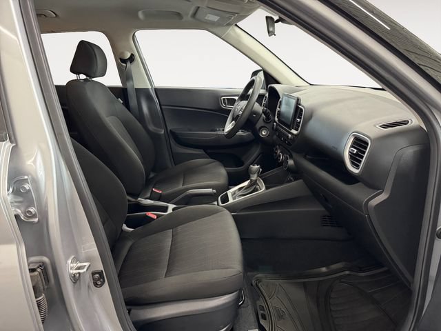 Used 2022 Hyundai Venue SE FWD image 4