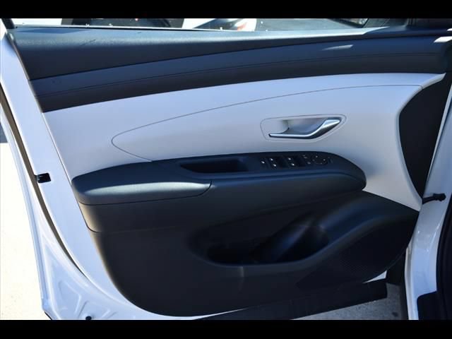 Certified 2025 Hyundai Tucson SE FWD image 19
