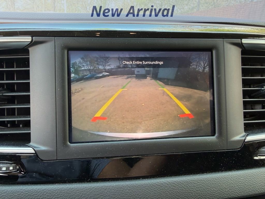 Used 2023 Chrysler Voyager LX image 11