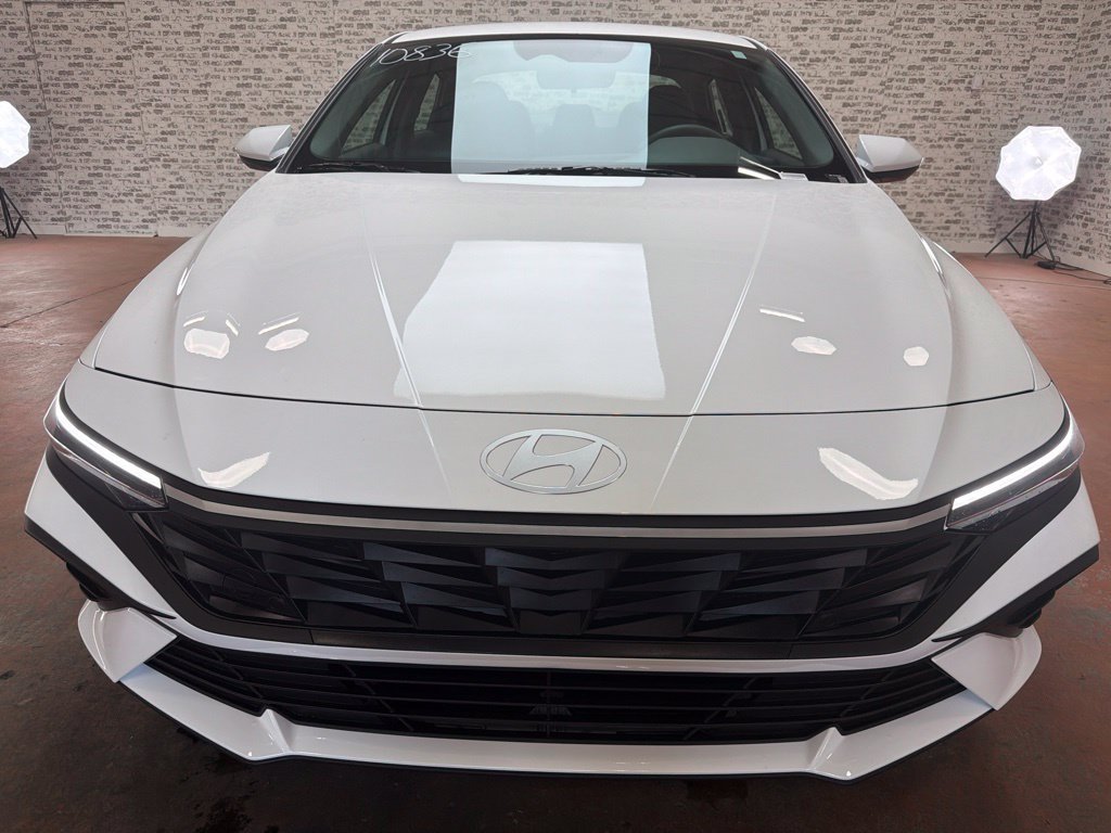 New 2026 Hyundai Elantra SE FWD image 2