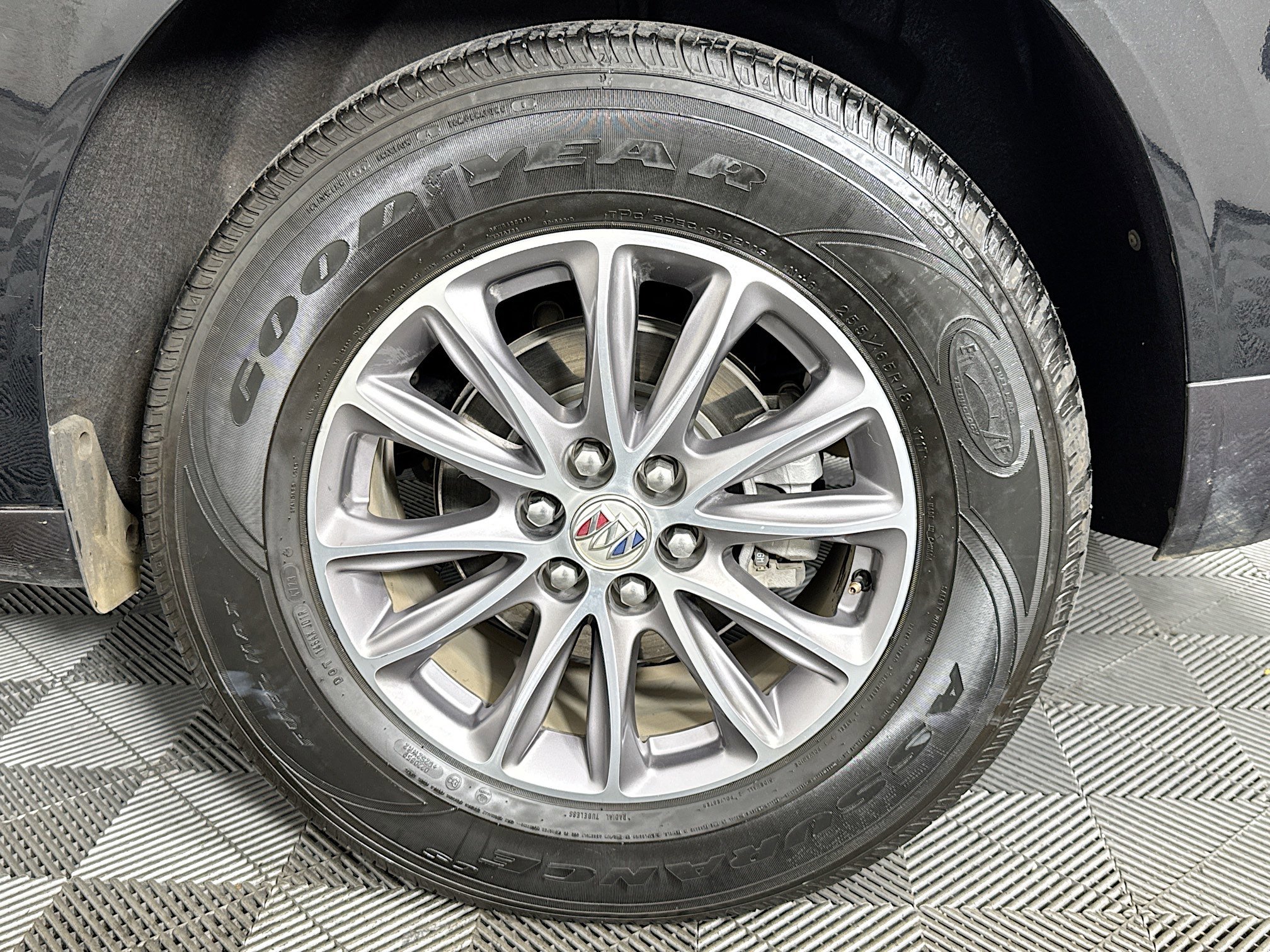 Used 2024 Buick Enclave Premium AWD/4WD image 36
