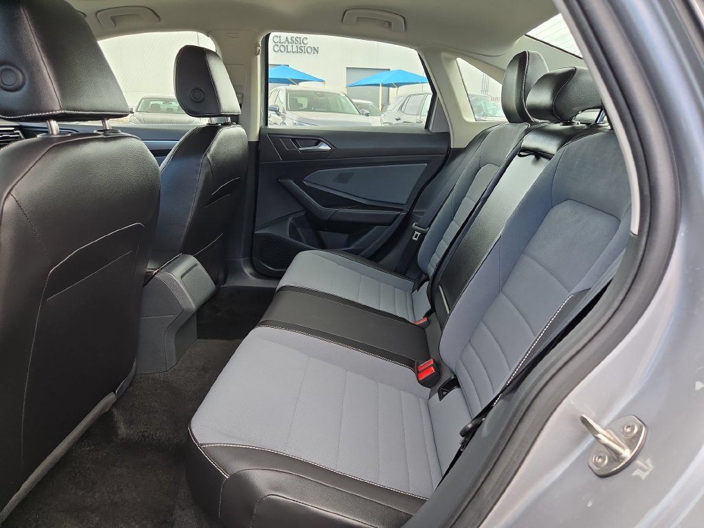 Used 2026 Volkswagen Jetta SE FWD image 28