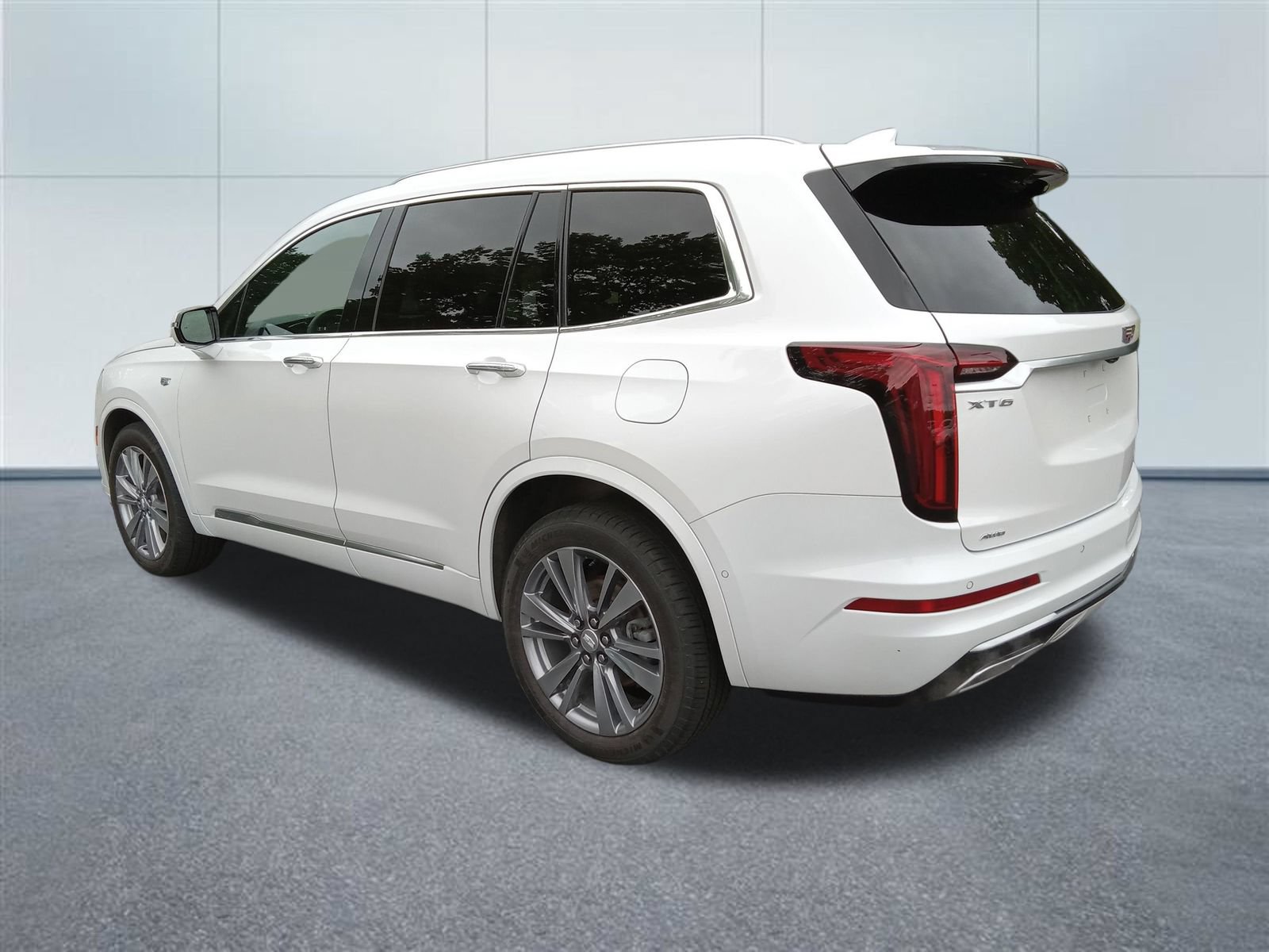 Used 2024 Cadillac XT6 Premium Luxury w/ Technology Package AWD/4WD image 3