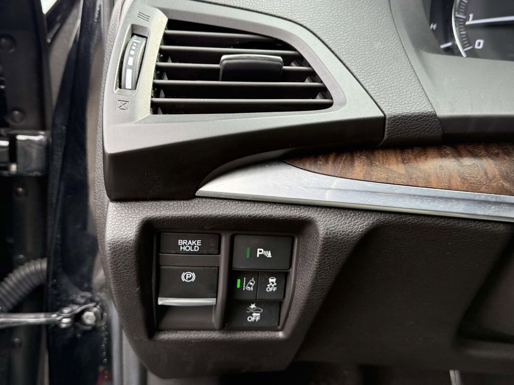 Used 2020 Acura MDX SH-AWD w/ Technology Package image 21