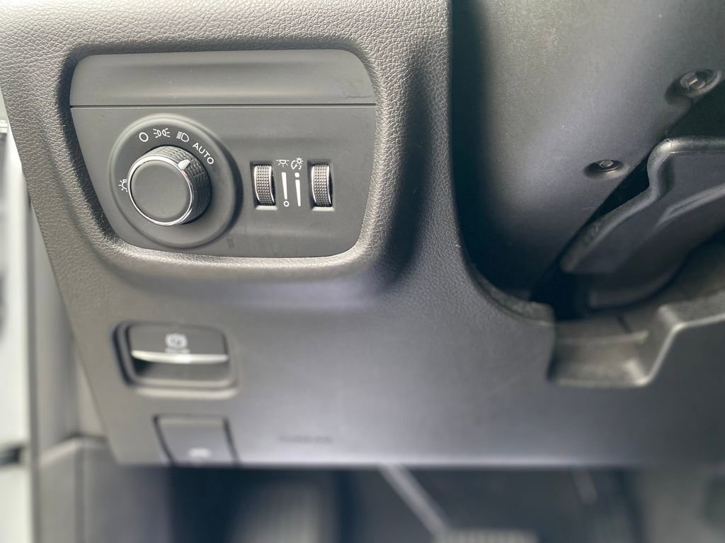 Used 2023 Jeep Grand Cherokee L Laredo image 29