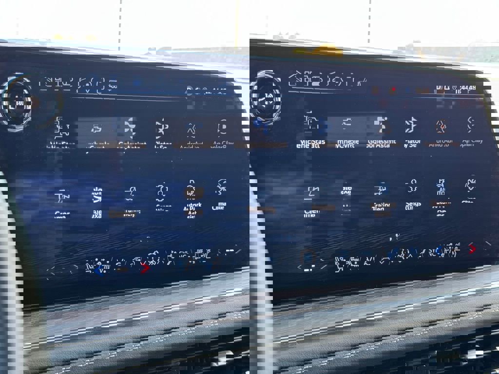 Used 2025 Chevrolet Suburban Premier image 31