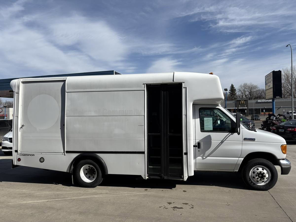 Used 2006 Ford E-450 and Econoline 450 RWD image 5