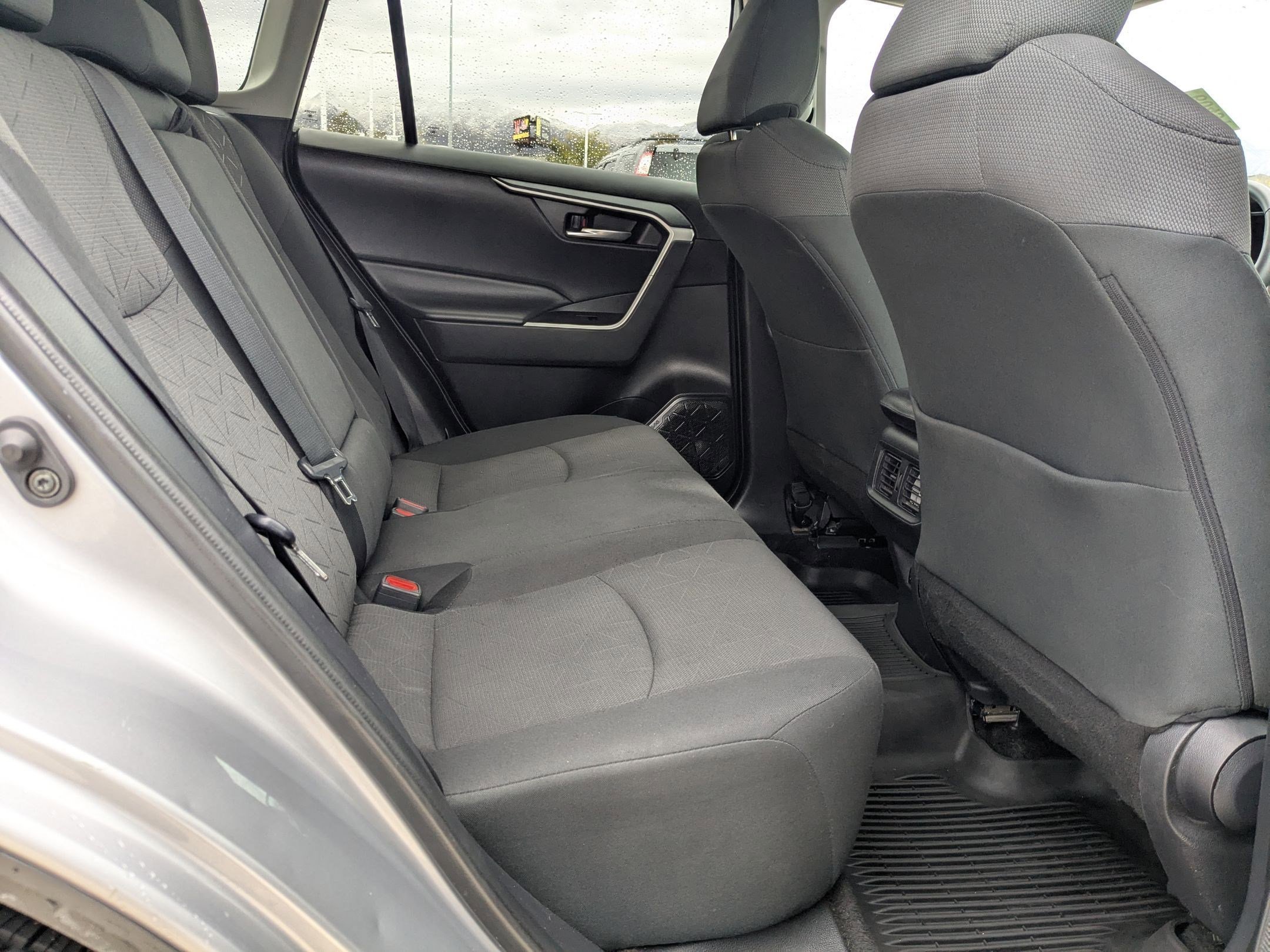 Used 2020 Toyota RAV4 XLE image 18