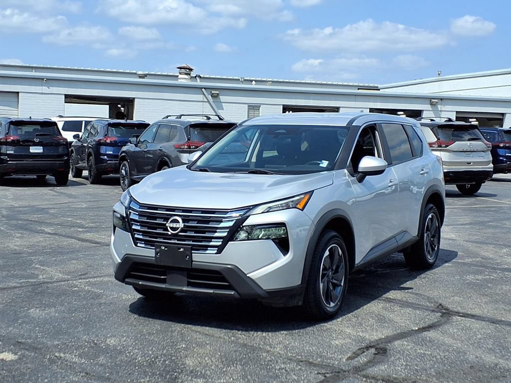 Used 2024 Nissan Rogue SV AWD/4WD image 2