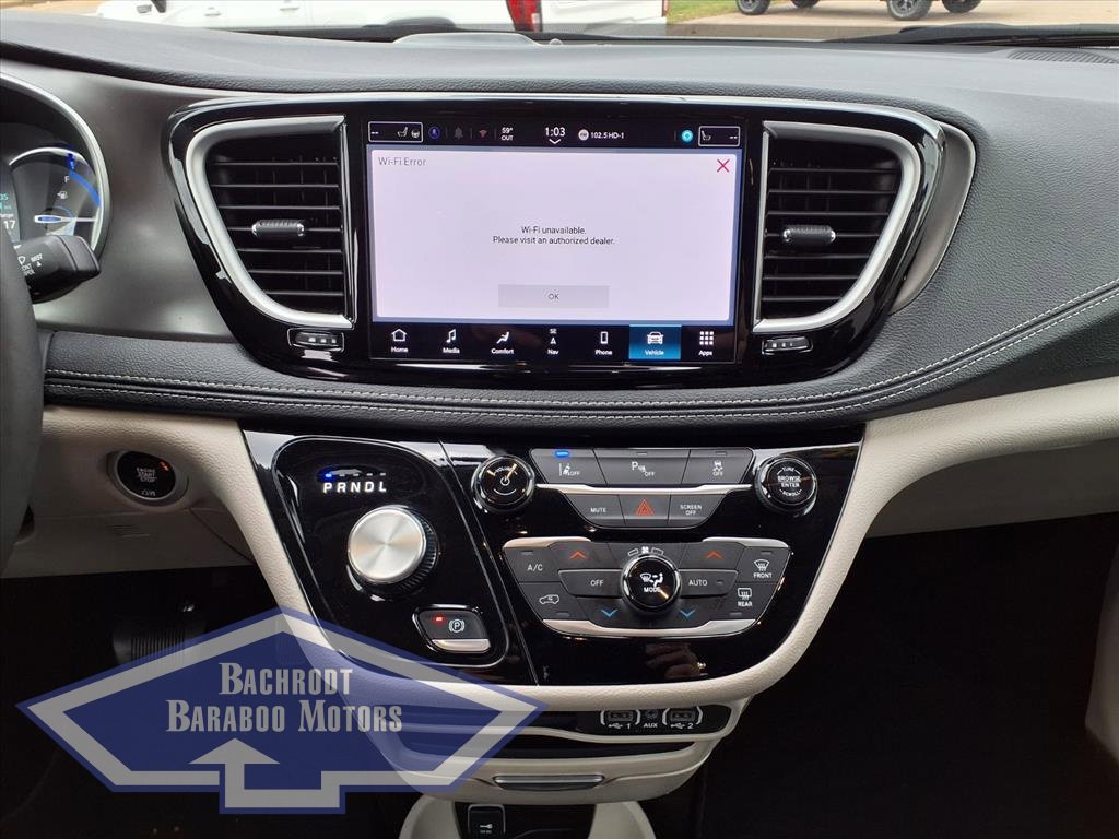 Used 2024 Chrysler Pacifica Select image 22