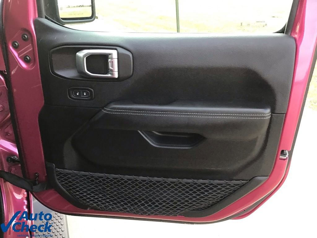 Used 2022 Jeep Wrangler Unlimited Sahara w/ Cold Weather Group image 19