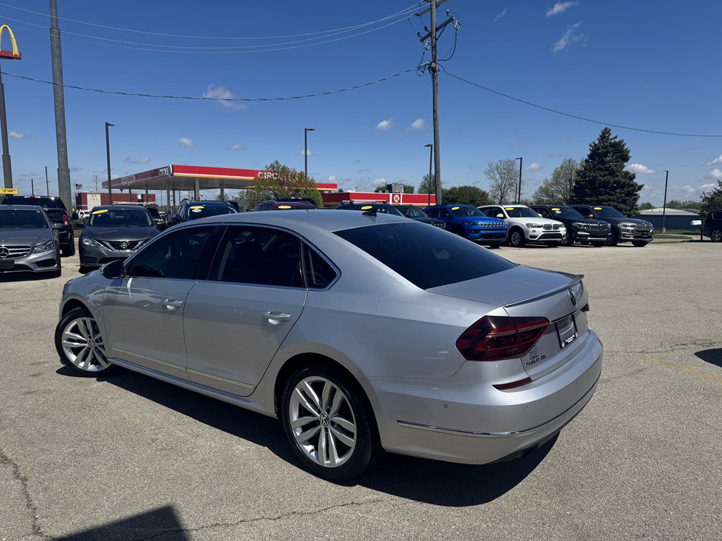 Used 2018 Volkswagen Passat 2.0T SEL Premium FWD image 5